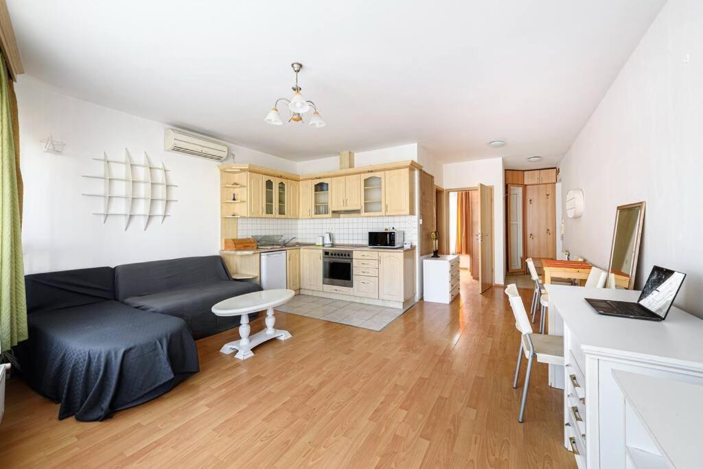 Lovely Apartment In City Centre For 4 Guests Budapest Kültér fotó