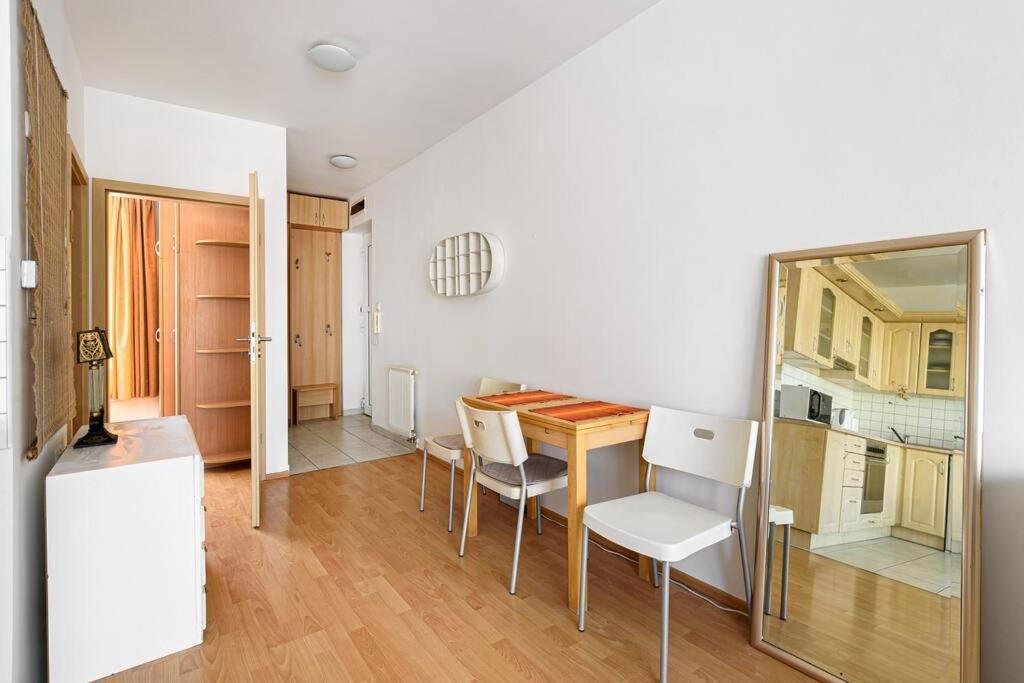 Lovely Apartment In City Centre For 4 Guests Budapest Kültér fotó