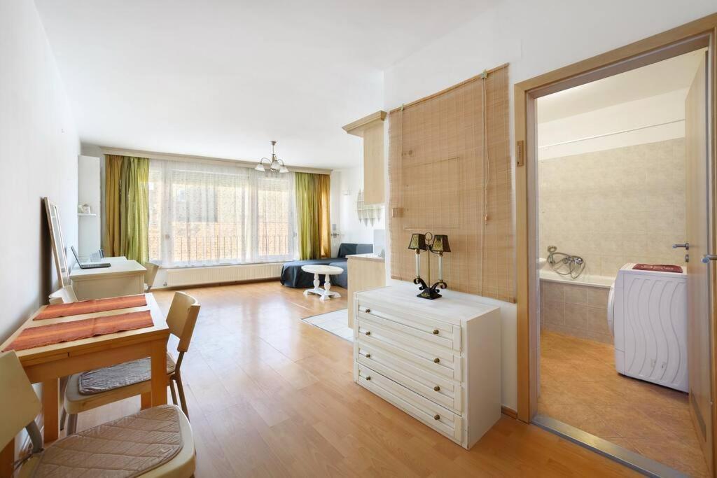 Lovely Apartment In City Centre For 4 Guests Budapest Kültér fotó