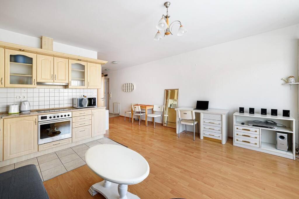 Lovely Apartment In City Centre For 4 Guests Budapest Kültér fotó