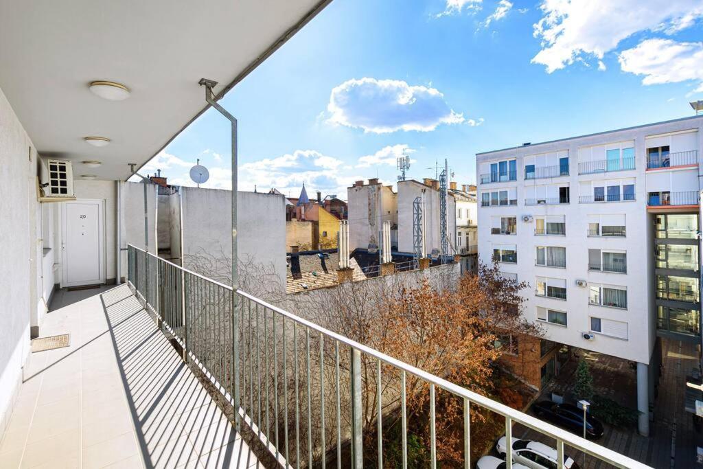 Lovely Apartment In City Centre For 4 Guests Budapest Kültér fotó