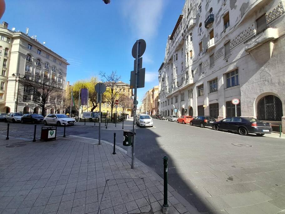 Lovely Apartment In City Centre For 4 Guests Budapest Kültér fotó