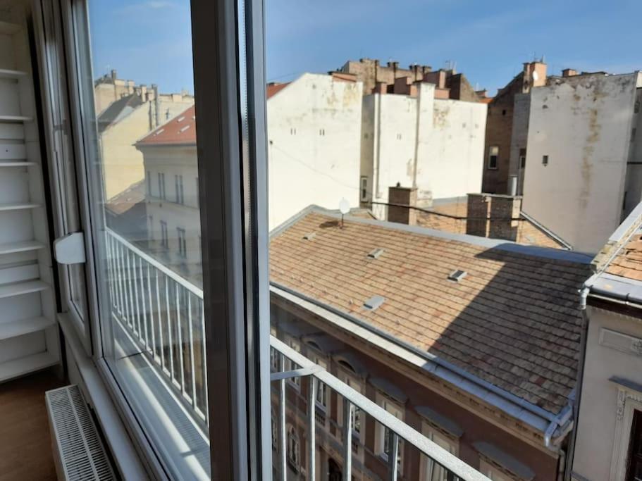 Lovely Apartment In City Centre For 4 Guests Budapest Kültér fotó